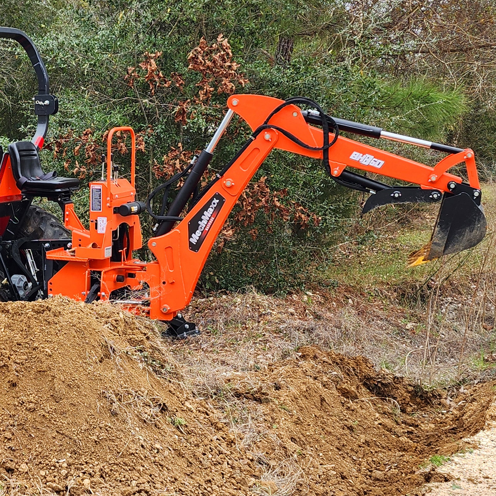 7' Tractor Backhoe Attachment with Mechanical Thumb,  12" Bucket,  ISO/SAE Switchable Controls,  Self-Contained Hydraulic System,  3 Point Hitch Cat.1,  15-50 HP,  BH660M - Image 3